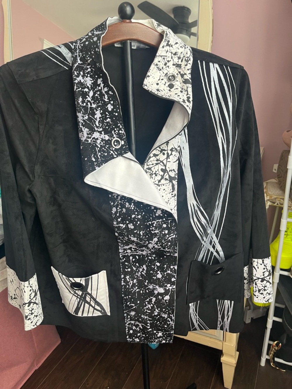 Black & White Pattern-Accent Women's Blazer